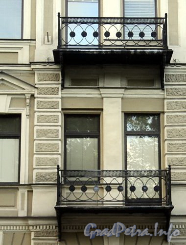 Конногвардейский бул., д. 13. Фрагмент фасада с балконами. Фото июнь 2010 г.