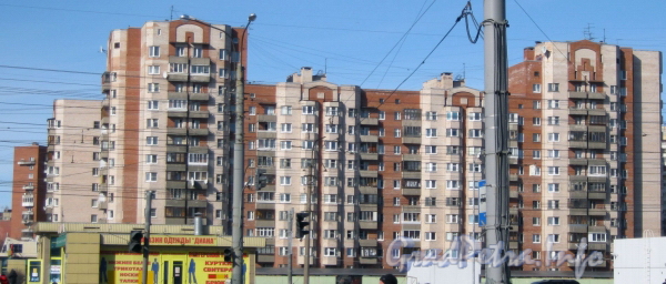 Брестский бул., дом 11. Общий вид со стороны ул. Десантников. Фото март 2012 г.