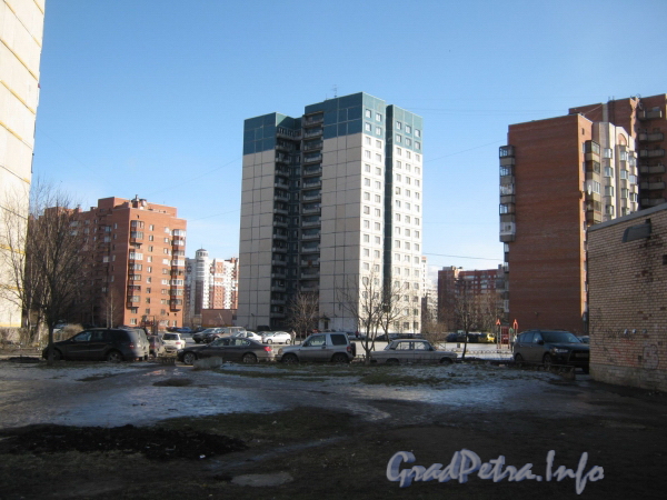 Брестский бул., дом 9. Вид со стороны ул. Маршала Захарова. Фото март 2012 г. 