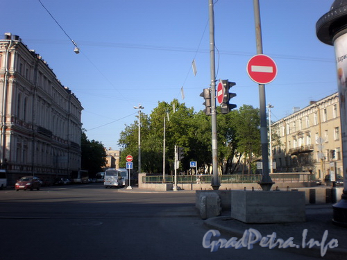 Вид на Конногвардейский бульвар от площади Труда (Благовещенской). Фото 2008 г.