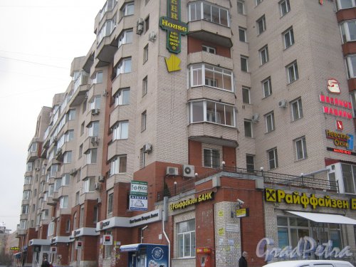 Бульвар Новаторов, дом 11. Фрагмент здания. Вид со стороны дома 127 по Ленинскому пр. Фото 12 января 2014 г.