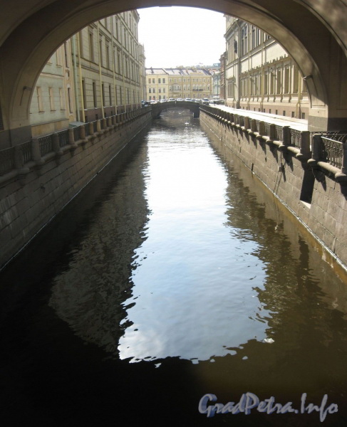 Зимняя канавка. Вид с Эрмитажного моста. Фото апрель 2009 г.