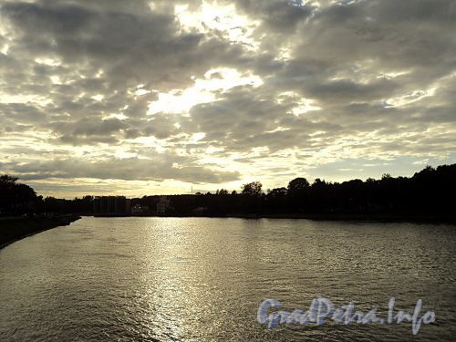 Река Малая Невка. Вид на Каменный остров от Каменноостровского моста. Фото сентябрь 2010 г.