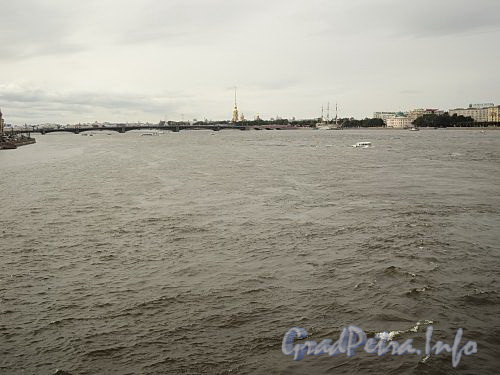 Вид на Неву с Литейного моста. Фото сентябрь 2010 г.