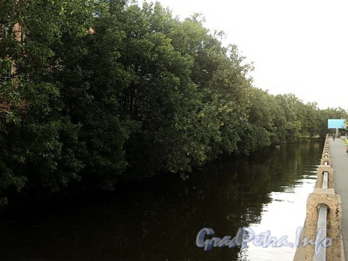 Река Смоленка в районе Уральского моста. Фото август 2010 г.
