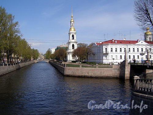 Крюков канал на участке от Старо-Никольского моста в сторону Кашина моста. Фото май 2009 г.