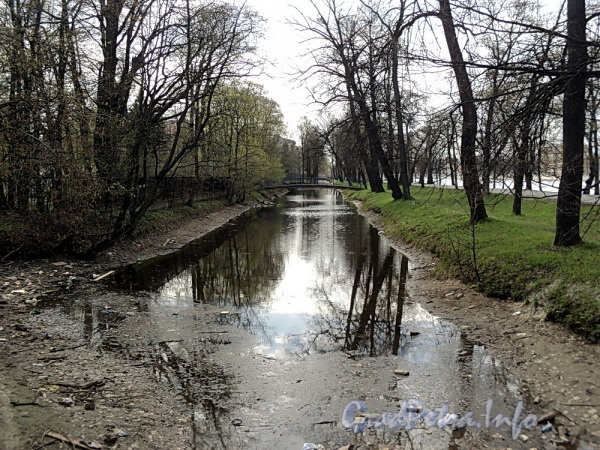 Малый канал на участке от 2-го Каменноостровского моста в сторону 3-го Каменноостровского моста. Фото май 2011 г.