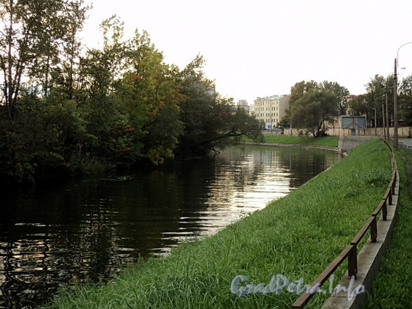 Черная речка на участке от Головинского моста в сторону Строгановского моста. Фото сентябрь 2011 г.