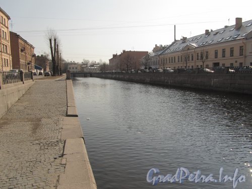 Перспектива Крюкова канала от Щепяного переулка в сторону Смежного моста. Фото апрель 2012 года.