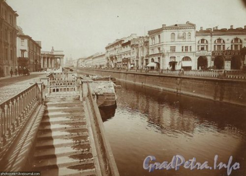 Перспектива канала Грибоедова от переулка Сергея Тюленина в сторону Невского проспекта. Фото 1912-1914 годов.
