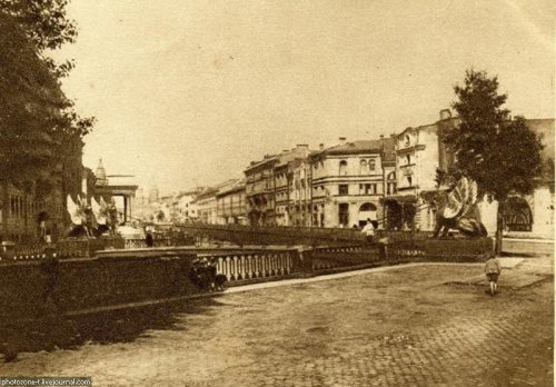 Перспектива канала Грибоедова от Банковского моста в сторону Невского проспекта. Фото 1929 года.