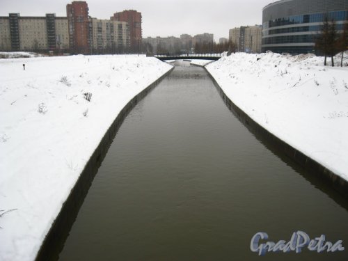 Перспектива реки Оккервиль от Клочкова моста в сторону Российского проспекта. Фото февраль 2013 г.