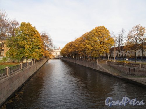 Вид на канал Грибоедова от Пикалова моста к Ново-Никольскому мосту. Фото октябрь 2013 г. 