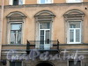3-я линия В.О., д. 24. Бывший доходный дом. Фрагмент фасада здания. Фото июль 2009 г.