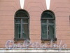 2-я линия В.О., д. 35. Бывший доходный дом. Фрагмент фасада. Фото май 2010 г.