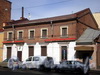 8-ая линия В.О., д. 77 (левая часть). Здание бумагопрядильной фабрики М.И.Борисовской. Фасад здания. Фото апрель 2009 г.