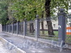 Ограда между домами 3 и 5 по Косой линии. Фото октябрь 2009 г.