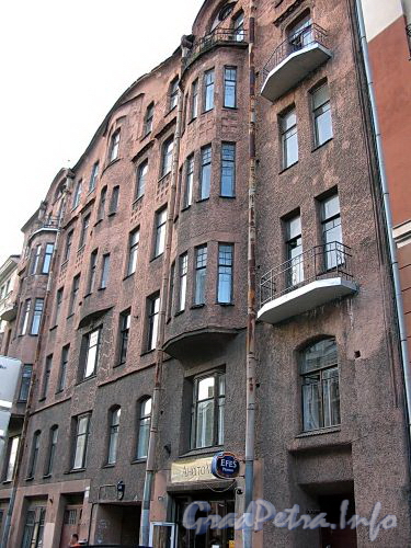 2-я линия В.О., д. 29. Доходный дом И. Ф. Смирнова. Фасад здания. Фото июль 2009 г.