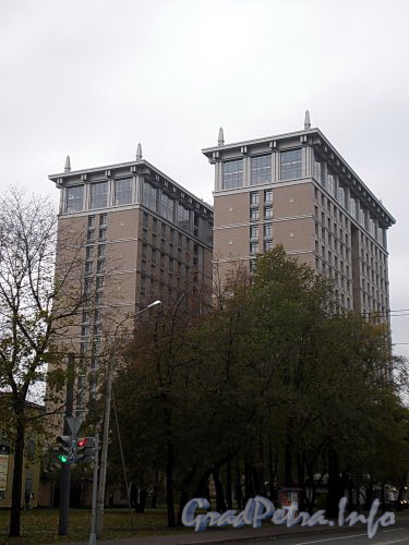 27-я линия В.О., д. 16, лит. А.жилой комплекс «Финансист». Общий вид здания. Фото октябрь 2009 г.