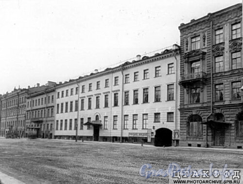 2-я линия В.О., д. 17. Фасад здания. Фото 1914-1916 гг. (из архива ЦГАКФФД)