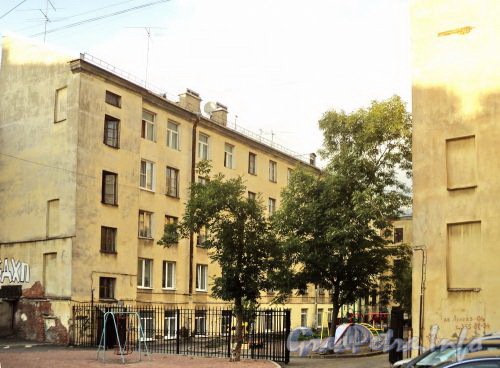 7-я линия В.О., д. 6. Правый дворовый флигель. Вид из Днепровского переулка. Фото август 2010 г.