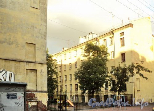 7-я линия В.О., д. 6. Левый дворовый флигель. Вид из Днепровского переулка. Фото август 2010 г.