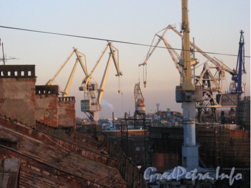 Вид с крыши в сторону Центра и на Порт на закате. Фото 2008 г.