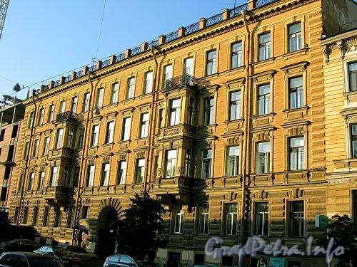 2-я линия В.О., д. 3. Доходный дом С. И. Садикова. Фасад здания. Фото июль 2009 г.