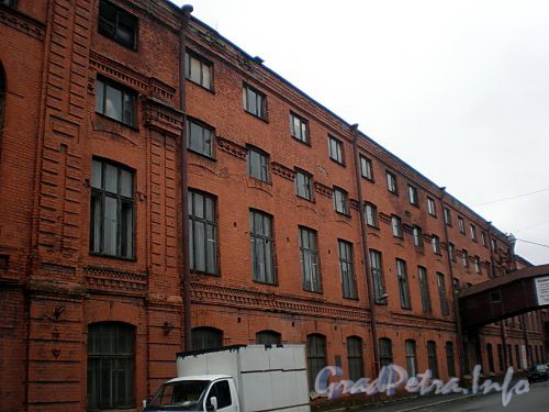 Кожевенная линия, д. 30. Производственное здание бывшей кожевенной фабрики Брусницыных. Фрагмент фасада здания. Фото октябрь 2009 г.