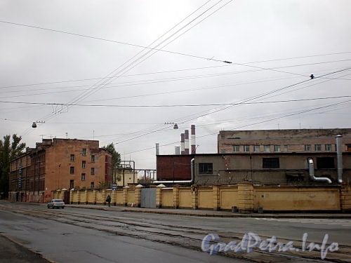Территория промышленного предприятия на углу Косой и 26-27-ой линий В.О. Фото октябрь 2009 г.
