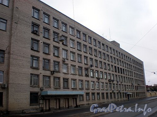 Косая линия, д. 18. Производственный корпус Балтийского судостроительного и механического завода. Фото октябрь 2009 г.