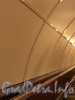 Отделка тоннеля наклонного хода станции метро «Площадь Александра Невского – I» после капитального ремонта. Фото апрель 2011 г.