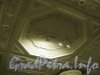 Станция метро «Автово». Фрагмент системы освещения потолка в подземном вестибюле. Фото 20 ноября 2012 г.