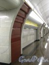 Оформление колонн главного подземного зала станции метро «Бухарестская». Фото февраль 2013 г.