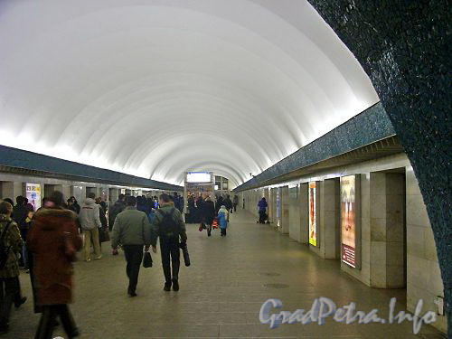 Станция метро «Василеостровская». Перронный зал. Фото 2003 г.