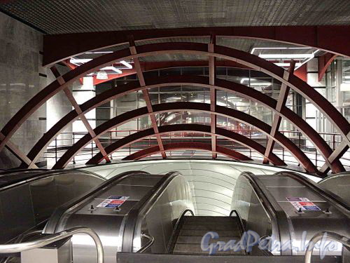 Станция метро «Обводный канал». Вход на эскалатор. Фото 30 декабря 2010 г.