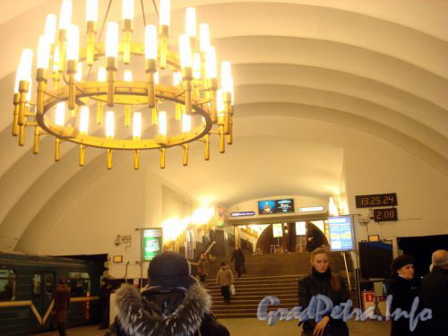 Станция метро «Черная речка». Перронный зал. Фото январь 2011 года.