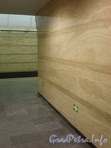 Станция метро «Спасская». Фрагмент облицовки перроного зала. Фото декабрь 2009 г.