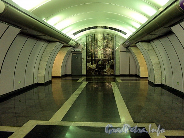 Станция метро «Волковская». Центральный зал станции. Фото апрель 2011 г.