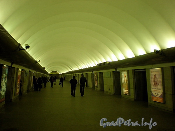 Станция метро «Звездная». Подземный зал. Фото март 2010 г.