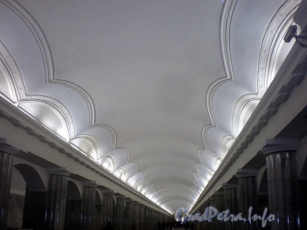 Станция метро «Балтийская». Свод подземного зала. Фото февраль 2010 г.