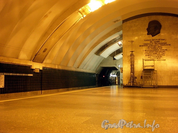 Подземный зал станции метро «Удельная». Фото декабрь 2009 г.