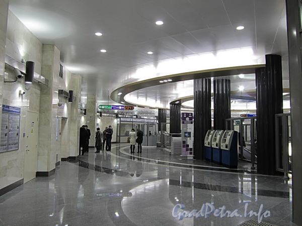 Станция метро «Адмиралтейская». Кассовый зал наземного вестибюля. Фото 29 декабря 2011 г.