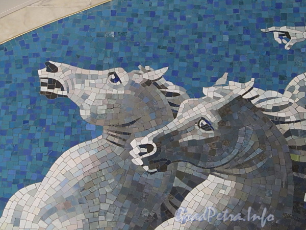 Станция метро «Адмиралтейская». Фрагмент мозаики «Нептун». Фото 29 декабря 2011 г.