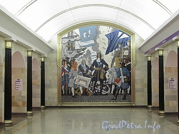 Станция метро «Адмиралтейская». Мозаичное панно «Основание Адмиралтейства» в торце перехода подземного вистибюля. Фото 29 декабря 2011 г.