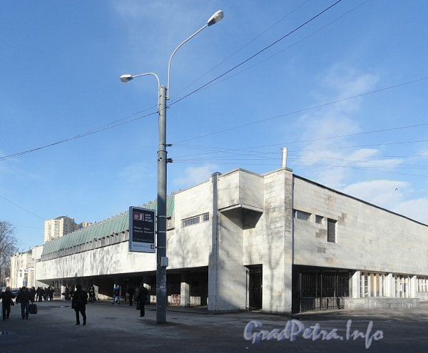 Наземный павильон станции метро «Удельная». Фото март 2012 г.