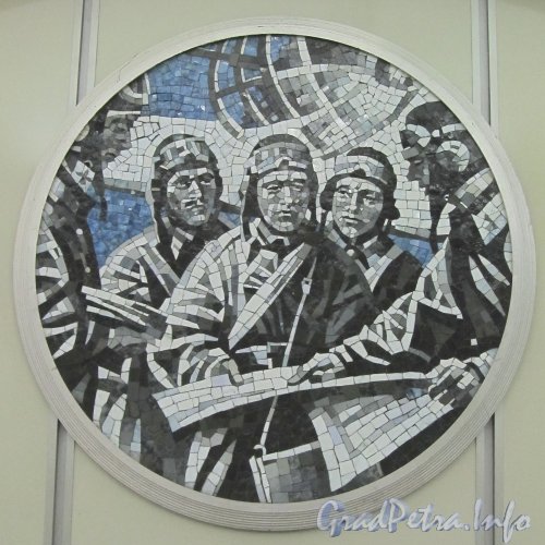 Станция метро «Комендантский проспект». Мозаичный медальон из серии «Летчики-герои». Фото апрель 2012 года.