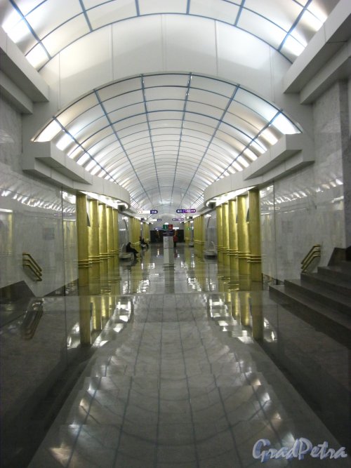 Станция метро «Международная». Общий вид подземного зала. Фото 2 февраля 2013 г.