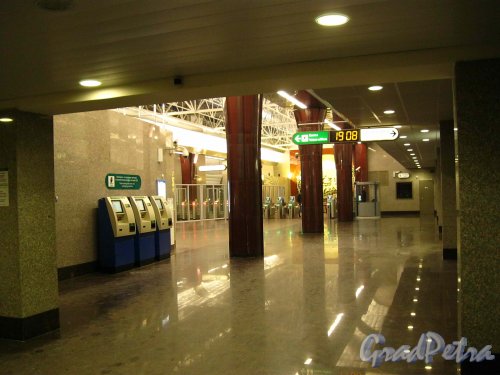 Проход к турникетам станции метро Бухарестская. Фото февраль 2013 г.