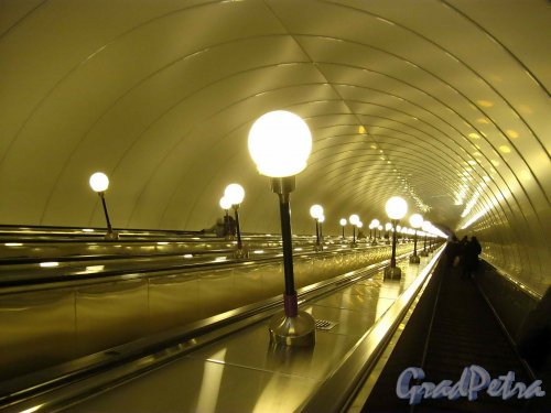 Наклонный ход станции метро Бухарестская. Фото февраль 2013 г.